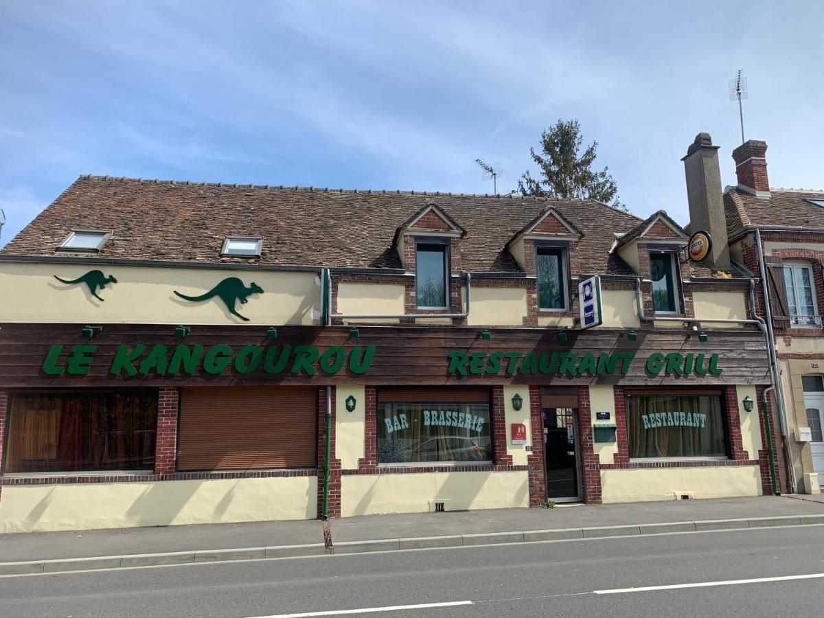 Kangourou A Moustache Thivars Exterior photo